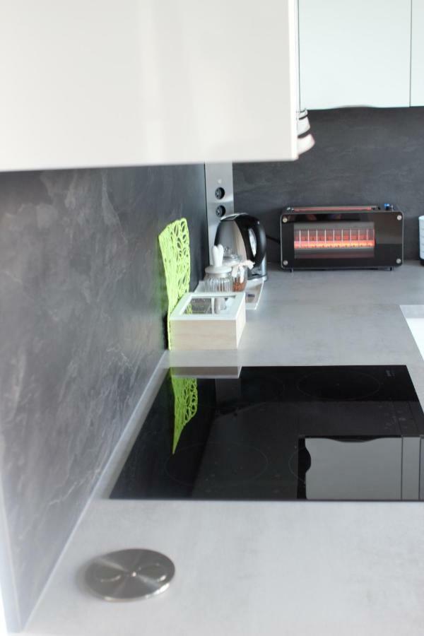 Air-Conditioned City View Apartment 24H Check-In 布拉迪斯拉发 外观 照片