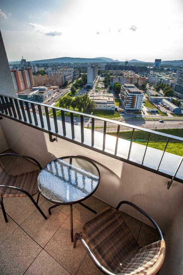 Air-Conditioned City View Apartment 24H Check-In 布拉迪斯拉发 外观 照片