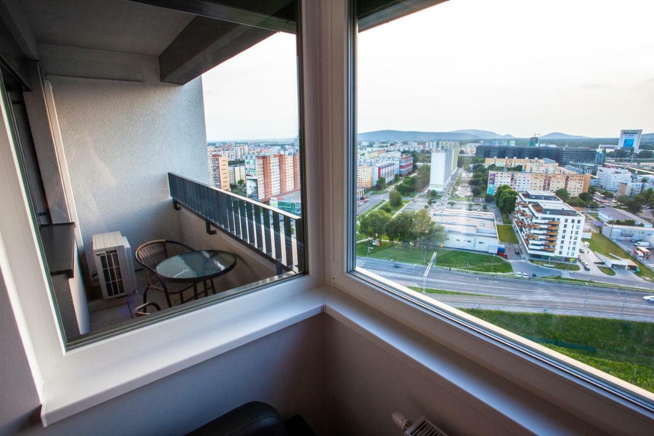 Air-Conditioned City View Apartment 24H Check-In 布拉迪斯拉发 外观 照片