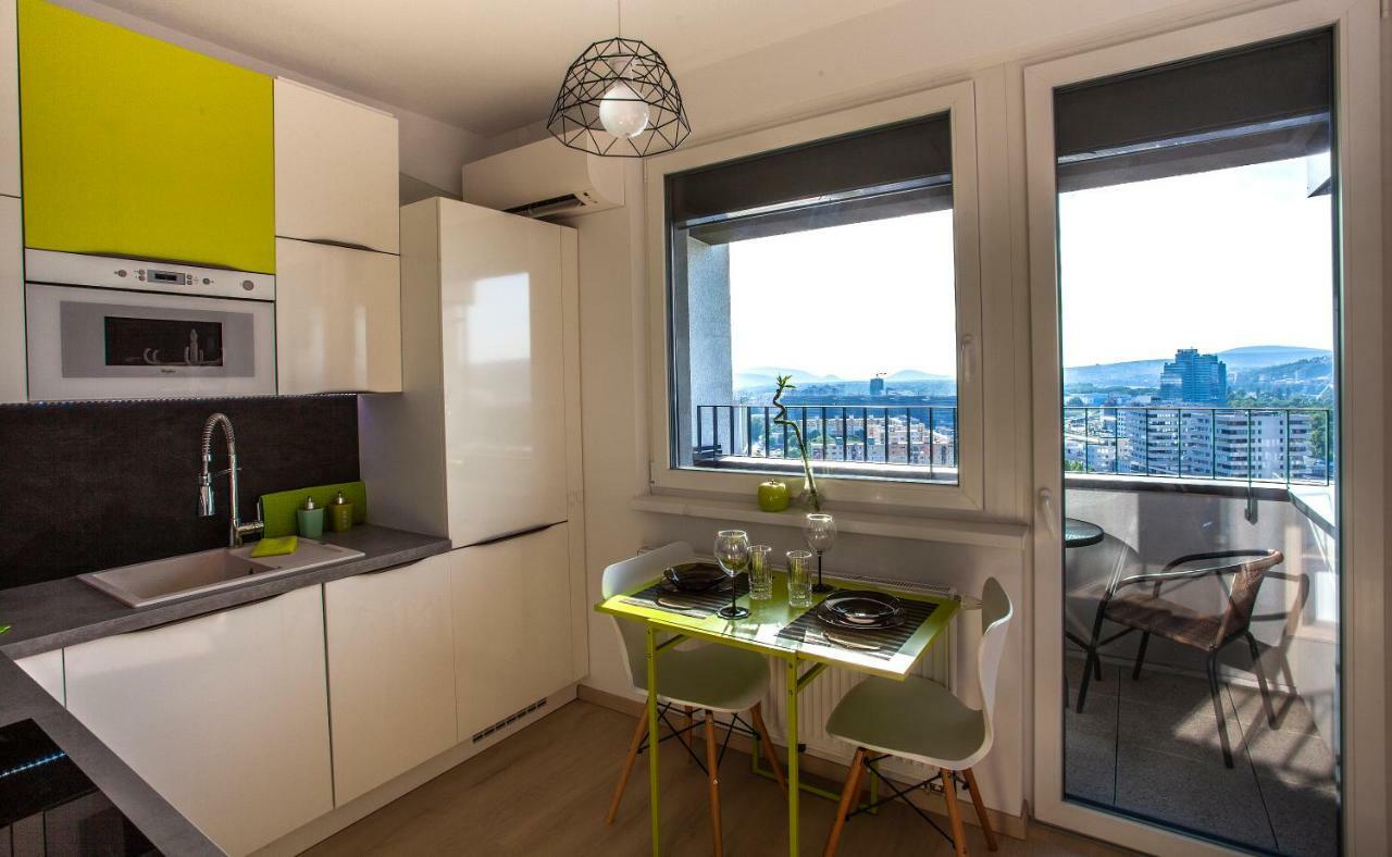 Air-Conditioned City View Apartment 24H Check-In 布拉迪斯拉发 外观 照片
