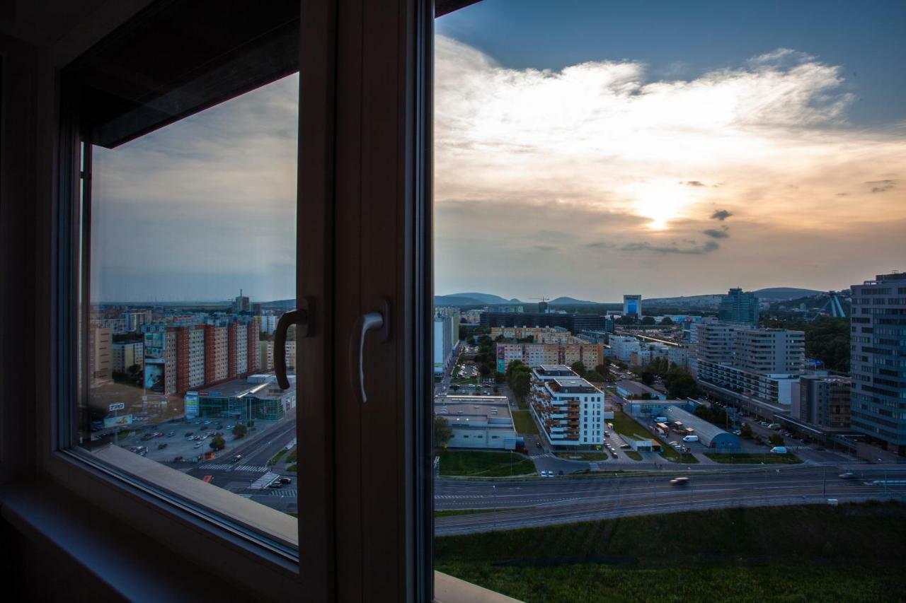 Air-Conditioned City View Apartment 24H Check-In 布拉迪斯拉发 外观 照片