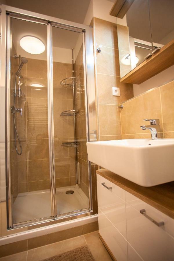 Air-Conditioned City View Apartment 24H Check-In 布拉迪斯拉发 外观 照片